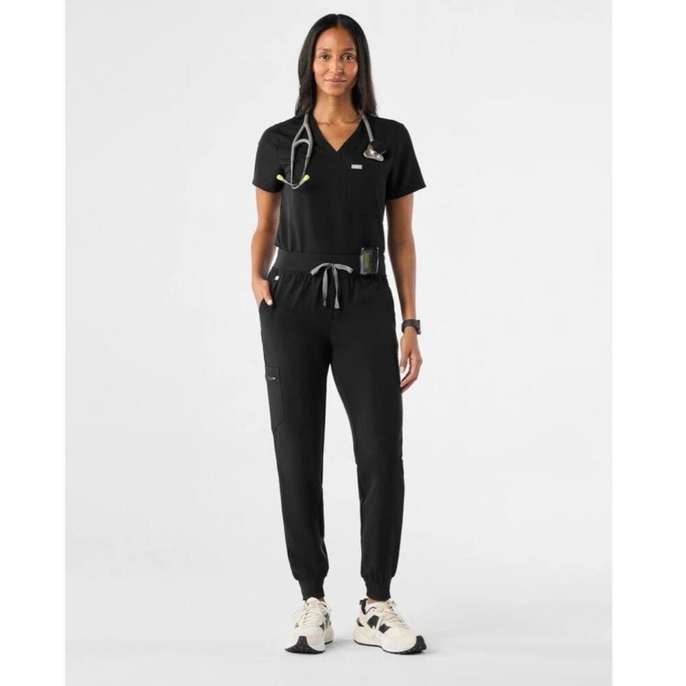 Figs Women’s Black Jogger Petite Scrub Set High Waisted Zamora Pant 1 Pocket Top